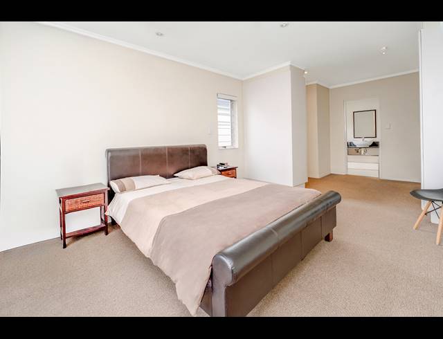 2 BEDROOM APARTMENT FOR SALE IN BRYANSTON